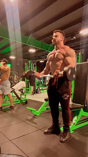 Patrick Davis on Instagram: "Bout 6 weeks ago … up 12 lbs fasted (278-290) but I miss the pec cross striations doing curls…. We’ll be back, better !! #bodybuilding #muscle #workout #arms #biceps #triceps #pecs"
