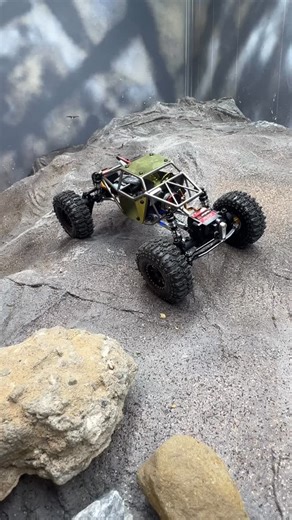 Meet the Limited Edition Furitek Titan Buggy 18… and yes, it’s every bit as insane as it looks. 🤯🔥 Hand-built from a titanium tube chassis, this little beast is rocking 4WS, a Mini Komodo Unity ESC/motor combo, and a custom Micro Tesla dash made specifically to fit inside this rig. Even the steering wheel is servo-operated. Because… why not? 😏🛞 Inside you’ve got a full driver’s seat, metal links, metal driveshafts, and brass wheels to keep the center of gravity low and the performance high. 