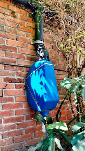 ¡Un sistema así puede transformar 20 mil litros de lluvia en agua apta para contacto humano al año! 🌧️ Nuestro Tlaloquito es la primer parada en de una serie de procesos diseñados para que el agua que coseches con tu sistema de captación sea segura para poder usar en casa💧🙌 ¿A ti te gustaría tener un sistema así? #CaptaLaLluvia #IslaUrbana #SCALL | Isla Urbana