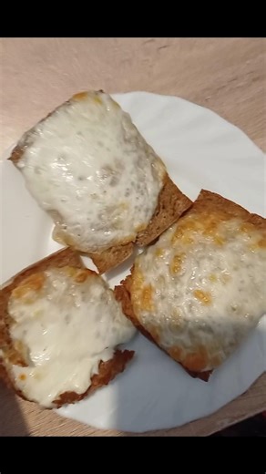 Panini con speck, semi di sesamo e mozzarella. #cibo #italy #mangiaresano #ricettefacili #food