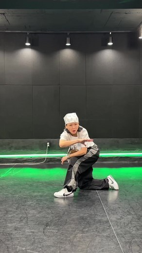 Let's get it started, 2025🤸💪 #breaking #bgirl #bboy #tutorials