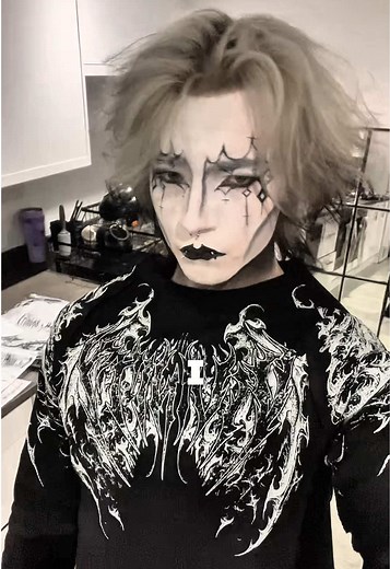 Explore Gothic Makeup Aesthetics and Tutorials