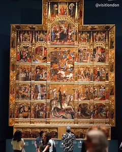 From world-famous museums to vibrant city bars, there’s nowhere else quite like London! Here’s how you can spend a day and night in our charming capital. Spend your day exploring the V&A Museum, discover extraordinary collections and unmissable exhibitions. There is something for everyone at the global destination for art, design and performance🖼️ Then make your way to Tower Bridge and spot the riverside landmarks that make up London’s skyline. Watch the sun set over one of city’s most iconic b