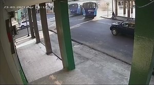 105K views · 1K reactions | La mañana de este 23 de marzo de 2021, se registró un accidente de tránsito en las calles Rumichaca y Manuel Galecio, entre un bus de la línea 63 y un bus de la línea 21. | RTS | Facebook