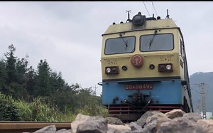 （船新视角）SS4G-0849牵引货列爬坡上桥进入琅口隧道