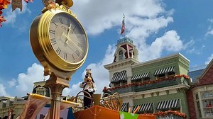 Magic Kingdom clock gets 50th Anniversary Makeover | Chip and Company