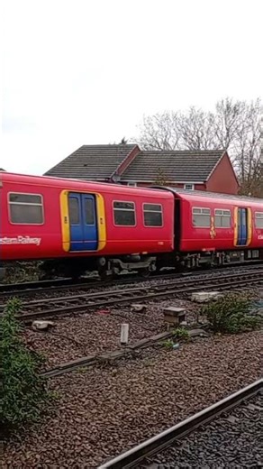 Class 222 Meridian and a class 37 with Class 455's for scrap at Syston 27/3/2026