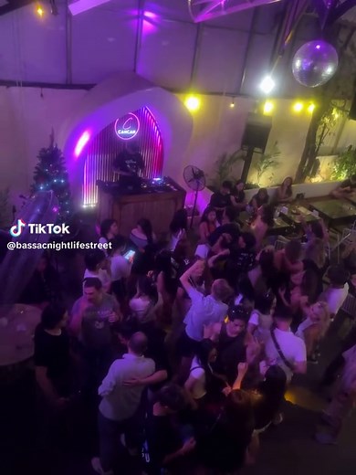 វីដេអូ​របស់ Bassac Party (@bassacnightlifestreet) ជាមួយ original sound - Bassac Party