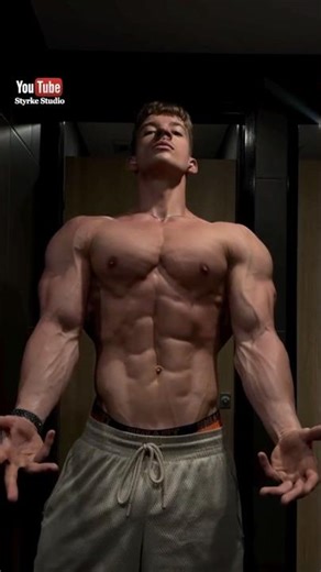 Junior Bodybuilding Fitness Model Swole Muscle Pump Posing Angus Rogers Styrke Studio #fitness #abs