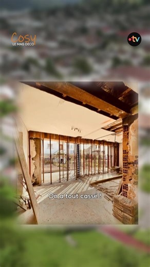 Ce couple passionné de décoration a relevé le défi d'agrandir et moderniser leur intérieur tout en respectant les contraintes des Bâtiments de France. Une rénovation exemplaire qui mêle astucieusement pièces chinées et touches contemporaines 😍 Pour (re)voir Cosy, le mag déco : https://www.france.tv/france-3/grand-est/cosy-le-mag-deco/ | France 3 Lorraine