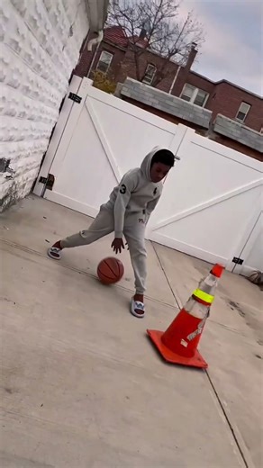Getting shots up before 8th grade tryouts!!🏀 do you think I’m gonna make it? Make sure to sub up!!!