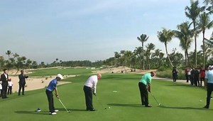 Forest City golf course is now open to the public. The RM1.8 billion golf resort located in Johor offers a tri-course, with the first 18 holes designed by golfing legend Jack Nicklaus and his son, Jack II. Johor boasts the highest number of golf courses in Malaysia, with 27 to date. | KakiGolf