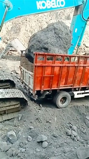 Giant Rock vs Small Truck! Extreme Loading 😱🪨 #shortvideo