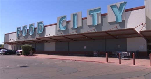 South Tucson's sole grocery store, Food City, shuts doors for good