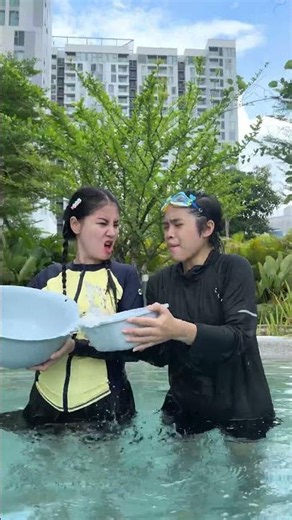 MMF - Anh trai xin nước ở hồ bơi || My brother asked for water at the pool