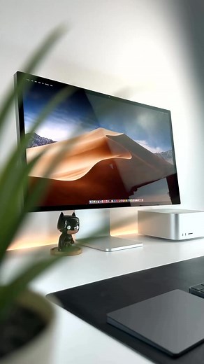 Clean setup by @synnytechy | Minimal Desk Setups