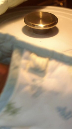 This all-in-one dish is so quick to make. Mary's Mexican tortilla bake is a glorified Mexican lasagne, using ready-made tortillas instead of sheets of pasta with a delicious minced beef, cheesy center. #MaryBerry #MaryBerrysFoolproofCooking #MaryBerryRecipes | Mary Berry the cook