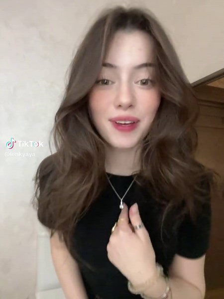 Expressive Hand Gesture Performance Explained