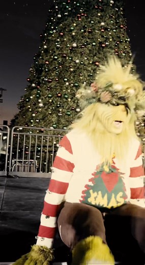 QR codes are everywhere, especially during the holidays — but so are the scams. As we head into the busy season of shopping, travel, and events, remember this: Scanning random QR codes could give cybercriminals direct access to your device. Fake QR codes can: 🔹 Redirect you to malicious websites 🔹 Install tracking software 🔹 Capture personal or payment information 🔹 Spoof legitimate businesses or charities Quick safety tips: ✔️ Only scan codes from trusted businesses ✔️ Double-check the URL 