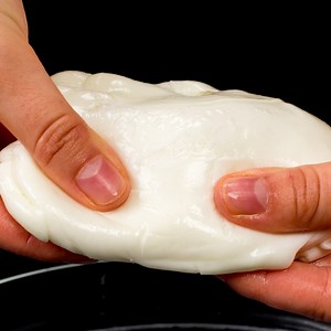 1.9M views · 30K shares | ¡Solo 2 ingredientes! La mejor mozzarella casera está lista. | Gustoso.tv | Facebook