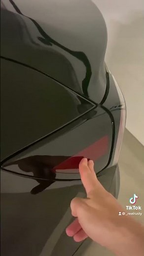 Wie öffnet sich die Ladeklappe beim Tesla Model 3? #shorts