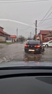 174K views · 775 reactions | ‼️Furtună puternică, ploaie torențială și grindină, în Alexandria. ‼️Canalizarea nu face față cantității mari de apă căzută într-un interval scurt de timp. Majoritatea intersecțiilor din municipiu sunt inundate. | Exploziv News 24 | Facebook