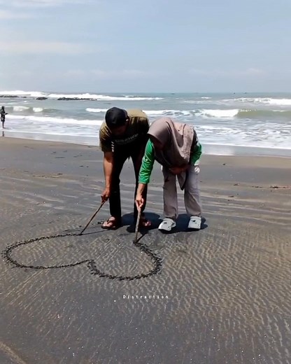 368K views · 3.7K reactions | Men are simple  | Ｄｉｓｔｒａｃｔｉｏｎ | Facebook