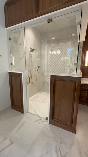 There’s something special about creating spaces that make you pause — spaces that feel both luxurious and inviting. This bath is one of those moments where craftsmanship and design meet perfectly. -#ssbcustomhomes @laurelleafdesignstudio | Southern State Builders