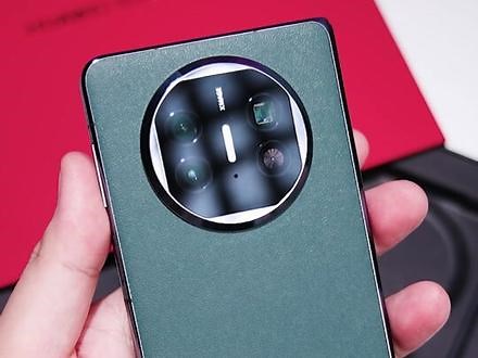 华为Mate X5上手实测：满血回归，把那四个字打在公屏上！#华为MateX5 #华为MateX5绝活机 #华为MateX5取机热潮 #测评 #MateX5售价12999元起