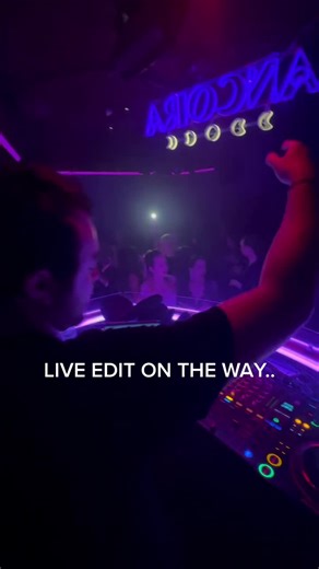 About last week playing a fresh live edit at Matignon club in Paris. 💜 #foryou #dj #housemusic #club #paris #nightlife #edit #music