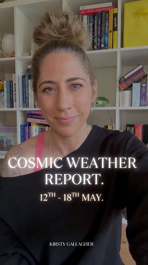 Here is your cosmic weather report my loves 🌝✨🪐💫❤️ This week is a powerful week of change. This energy calls for deep honesty about what’s no longer working, what you’re pretending is ‘fine’, and where you’ve outgrown current situations. This is a week to stop avoiding and start aligning. The more you participate in the change, the more empowered you become ❤️ If you want to work with the energies of the full moon you can get a ritual pack with all you need to know, a meditation and journal p