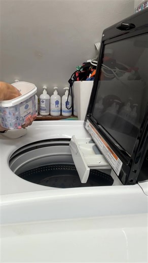 #SqueakyCleanSaturday Laundry Day! That first whiff of Fluffy Fleece? Y’all, it’s like your jammies just got hugged by a cloud. And don’t even get me started on the Dryer Discs. Makes my whole house smells like a cozy cuddle. 💚 And the grands think I’m magic. (“Mimi, you smell like your house!”). Emma said that when I hugged her! 👉 Want your laundry to smell like a hug too? 👚 Team Fluffy or Team Jammy Time? Drop it in the comments! https://rustyspoonscents.scentsy.us/shop/c/4441/laundry | Bec