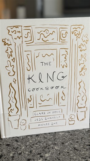 Cookbook Preview Blog - Cookbooks, Baking and Cocktail Books on Instagram: "Here is a preview of “The King” restaurant cookbook by Clare de Boer @clare.deboer Jess Shadbolt @jessieshad and Annie Shi @annie.h.shi (@flatiron_books 2025) It’s recipes from the Italian restaurant in NYC, @king.newyork Chapters include: • King’s Pantry • Foundational Recipes • Carta di Massica • Aperitifs & Nibbles • Salads • Soups • Pasta • Vegetables • Meat • Fish • Rabbit • Birds • Desserts • Ice Cream & Other Froz