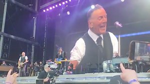 213K views · 3.8K reactions | "No Surrrender" Así arrancó ayer el concierto en el Boucher Road Playing Fields de Belfast Video gracias a Martin Hughes https://www.youtube.com/watch?v=5ffzvZstG_w | Springsteen & Rock Music | Facebook