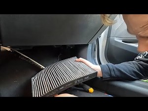 Replacing the Cabin Air Filter : BMW 330e G21 / G20