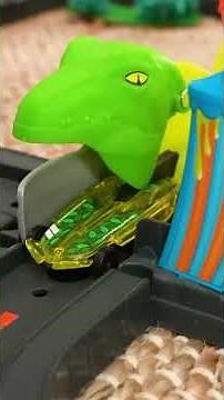 スライムをよけるために、すごいカーウォッシュをくぐるよ！ | Hot Wheels