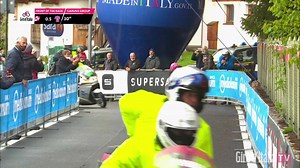 89K views · 19K reactions | ¡La pasarela de Egan Bernal celebrando en Rosa en Cortina! | Giro d'Italia | Facebook
