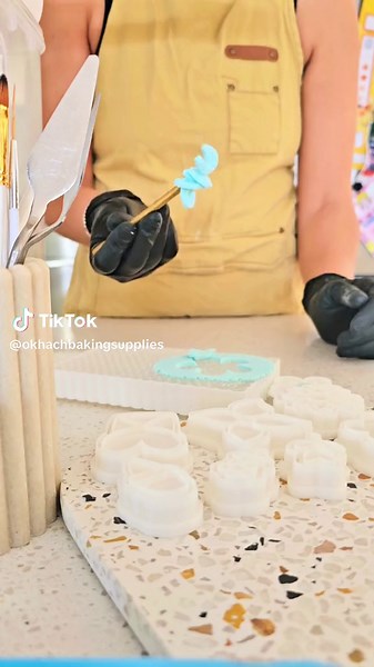 Create Beautiful Floral Cookies with Two Tone Plate | O’Khach