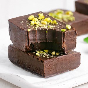 {New post!} If any of you like minty stuff for St. Patrick's Day - here you go! This mint chocolate fudge is creamy, easy to make and is a little healthier than traditional fudge (but no less delicious!). It’s also paleo and vegan. Click here for the recipe - https://www.texanerin.com/mint-chocolate-fudge-recipe/ | Texanerin Baking