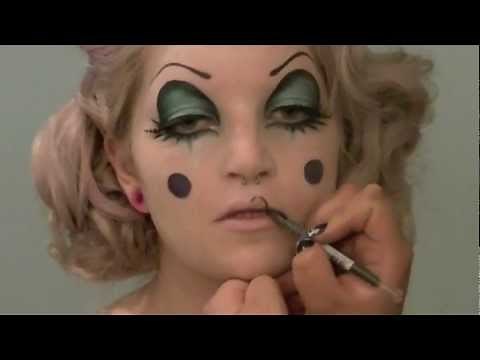 Pretty Clown Halloween Makeup