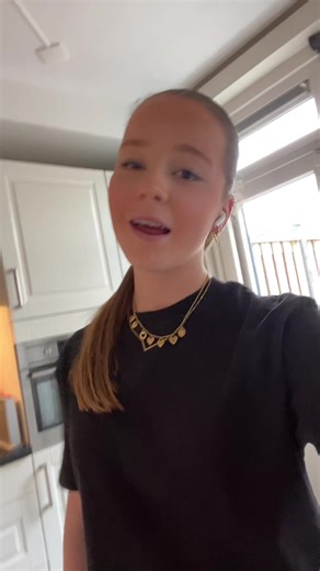 Video's van 𝒍𝒊𝒆𝒌𝒆 (@lieke_apdx) met original sound - uzu