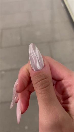 Cat eye heaven 😩 @lunamoon_global Cateye 268 . . . #nails #nailart #nailsnailsnails #gelnails #gelpolish