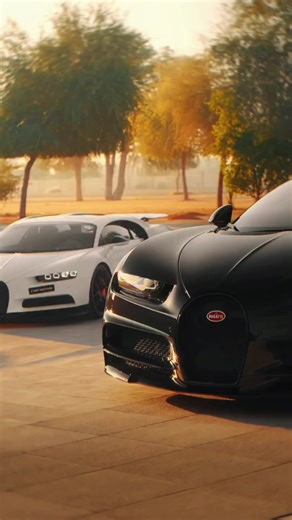 Bugatti Chiron adalah hypercar langka bermesin tengah (mid-engine) yang diproduksi di Prancis, dikenal sebagai penerus Veyron dengan kecepatan melebihi km/jam. Dilengkapi mesin liter quad-turbocharged W16, mobil ini menghasilkan 1.500 hingga 1.600 tenaga kuda. Harganya berkisar antara Rp55-90 miliar lebih, menjadikannya salah satu mobil termahal dan tercepat di dunia. Berikut adalah poin-poin utama mengenai Bugatti Chiron: Performa Mesin: Menggunakan konfigurasi W16 yang mampu berakselerasi 0-10