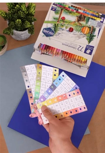 72 nuances, une infinité de possibilités 🎨 Plongez dans l’univers de la couleur avec notre nuancier fait maison, où chaque crayon Staedtler trouve sa place. #staedtler #crayondecouleur #designjourney #nuancier