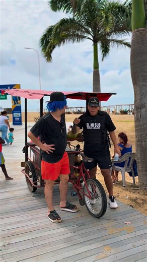 Albert Saltos | necesito un vendedor papeles caballero Pinpom chula 🤣 | Instagram