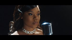 MUSIC VIDEO: Elaine | "Risky"