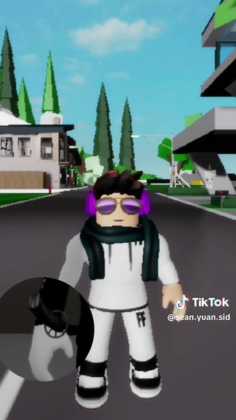 Exploring Brookhaven in Roblox: Animation and Edits