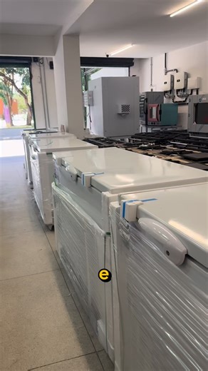 JDA EQUIPAMENTOS on Instagram: "❄️ Freezer / Conservador Horizontal FRICON – Linha Comercial HCED Equipamento robusto, versátil e ideal para o dia a dia do seu negócio! ✔️ Dupla ação: produtos congelados ou refrigerados ✔️ Porta única ✔️ Chapas internas e externas com pintura de alta resistência à corrosão ✔️ Marca FRICON ✔️ 2 anos de garantia ✔️ Linha HCED – uso comercial 📦 Capacidade: • 411 litros 🚚 Entrega grátis em Recife – PE 📲 JDA Equipamentos 81 997099095 | 81 991867555 | 81 32414787 ⚠