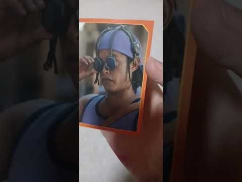 Apro 1 bustina di Figurine One Piece Pyramix