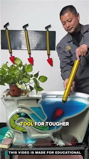 A severe toilet clog… fixed in seconds by this plumber! 😮🚽